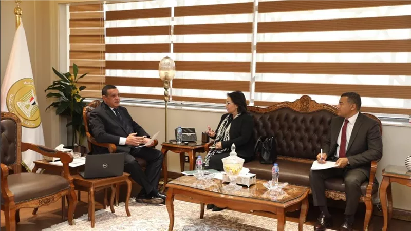وزير التنمية المحلية يبحث مع الأمين العام للمجلس القومى للطفولة والأمومة مجالات التعاون المشترك بالمحافظات