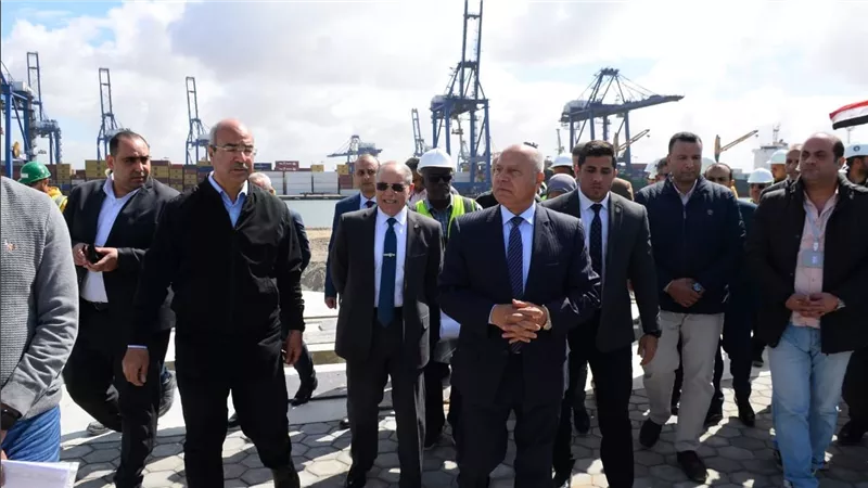 وزير النقل يتابع معدلات تنفيذ  المشروعات التنموية والخدمية  الجاري تنفيذها بميناء الدخيلة