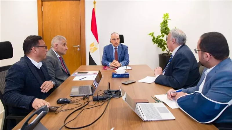 وزير الري يتابع مقترحات تطوير منظومة صيانة المجارى المائية