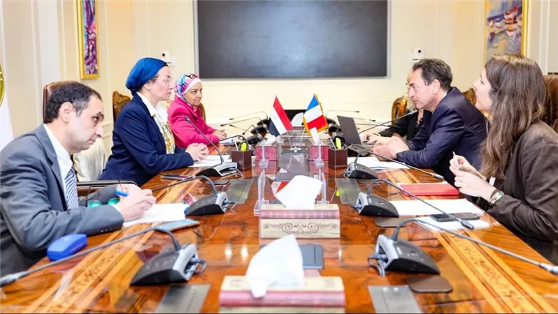 وزيرة البيئة تبحث مع السفير الفرنسى بالقاهرة التعاون في تمويل المناخ والتنوع البيولوجي