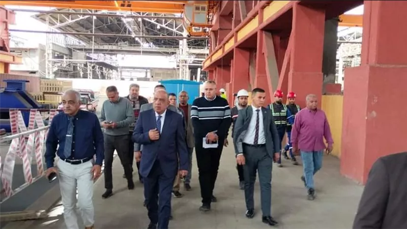في جولة مفاجئة.. وزير قطاع الأعمال يتابع معدلات الإنتاج والتشغيل بـ