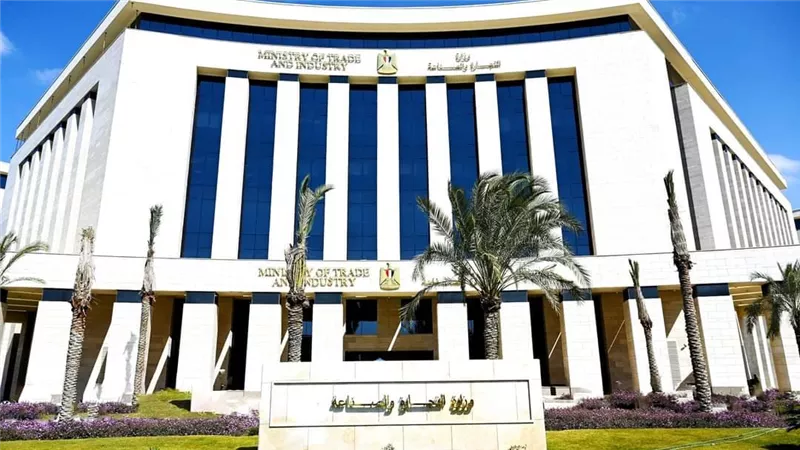 وزير التجارة والصناعة يصدر قراراً باستمرار العمل بقرار حظر تصدير السكر