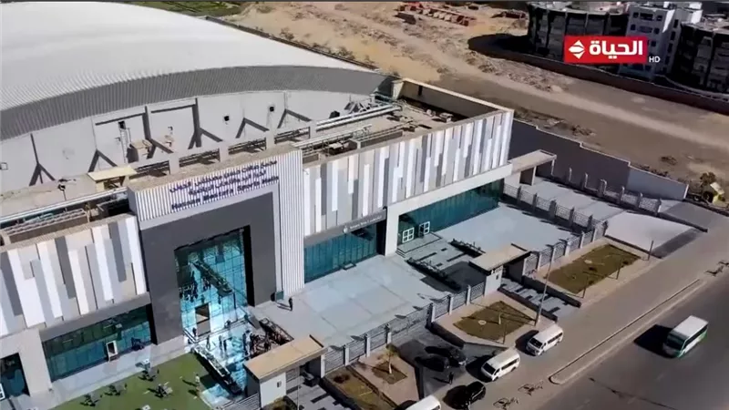 عمرو الليثي يلتقي بالعاملين بمجمع صالات حسن مصطفى .. واحد من الناس