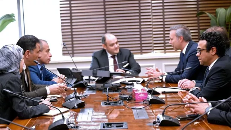 وزير التجارة والصناعة يبحث مع وفد شركة بي اس اتش العالمية خططها الحالية