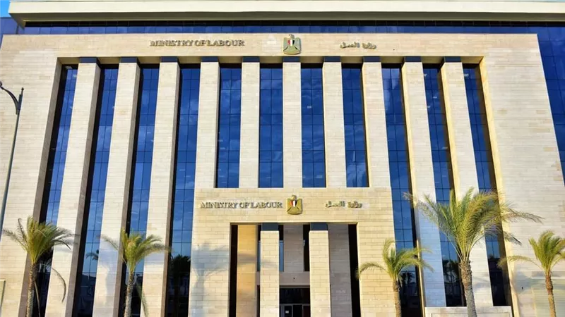 وزارة العمل تُصدر تقريرًا بشأن جهودها لمواجهة 