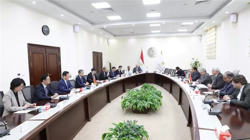 وزير التعليم العالي يستقبل وفد جامعة نانجينغ الطبية الصينية والسفير الصيني