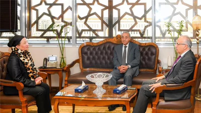 وزراء البيئة والرى والتموين يجتمعون لمناقشة سبل التنسيق المشترك لحماية الموارد المائية من التلوث الصناعى