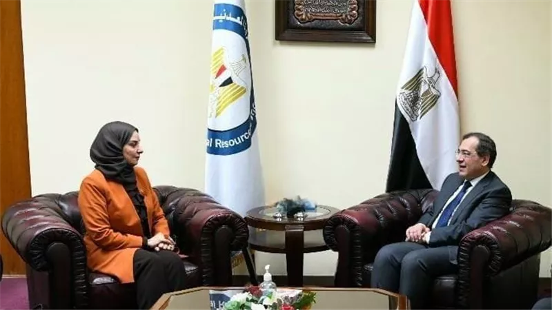 وزير البترول يبحث مع سفيرة البحرين دعم التعاون بين البلدين