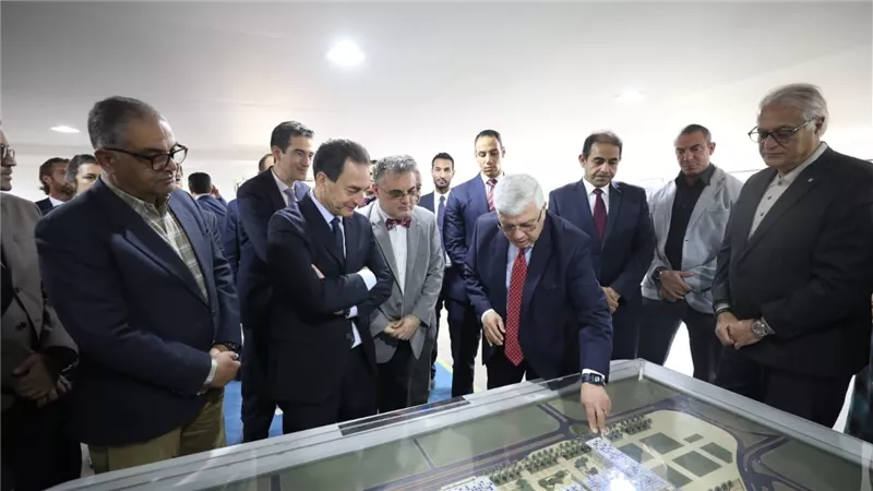 وزير التعليم العالي والسفير الفرنسي ورئيس الجامعة الفرنسية يتفقدون بدء أعمال إنشاء الحرم الجديد للجامعة