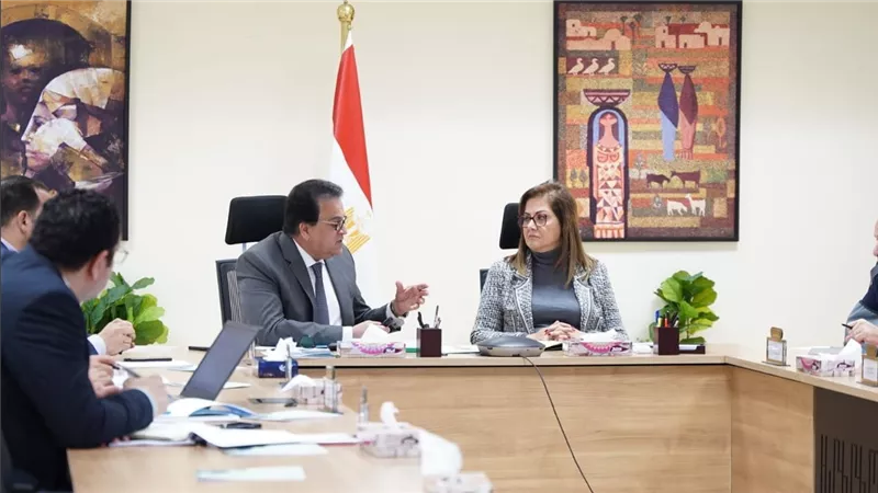 وزيرا التخطيط والصحة يناقشان الخطة الاستثمارية لوزارة الصحة للعام المالي 24/2025