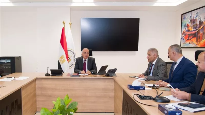 سويلم يتابع موقف المشروعات المائية ، وتدبير الأراضي لتنفيذ مشروعات خدمية بمراكز المبادرة الرئاسية 
