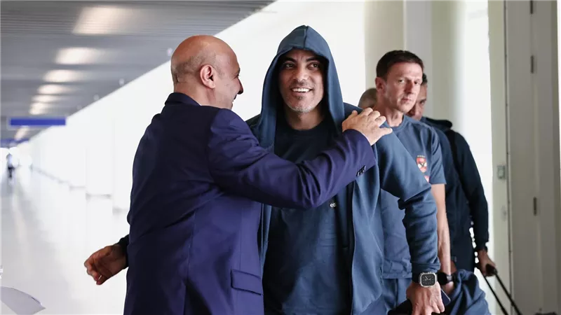 دوري أبطال أفريقيا.. بيبو يطمئن على إجراءات تسكين لاعبي الأهلي في تنزانيا