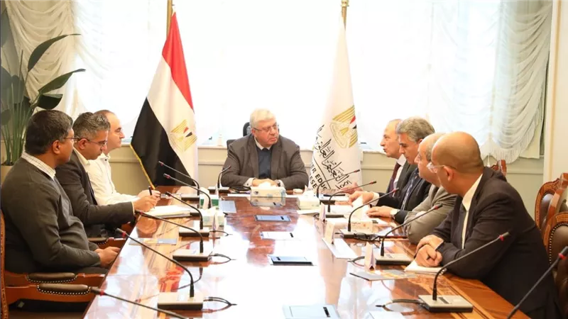 وزير التعليم العالي يبحث سُبل التعاون مع معهد 