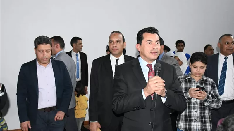 وزير الشباب والرياضة يشارك ذوي الهمم بمراكز التخاطب في إفطار جماعي احتفالاً بيوم زايد الإنساني
