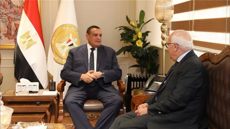 وزير التنمية المحلية يتابع مع محافظ بورسعيد عدداً من الملفات الخدمية التى تهم المواطنين