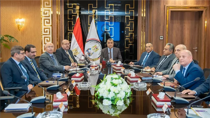 وزير الدولة للإنتاج الحربي يبحث سبل تطوير صناعة العدادات 