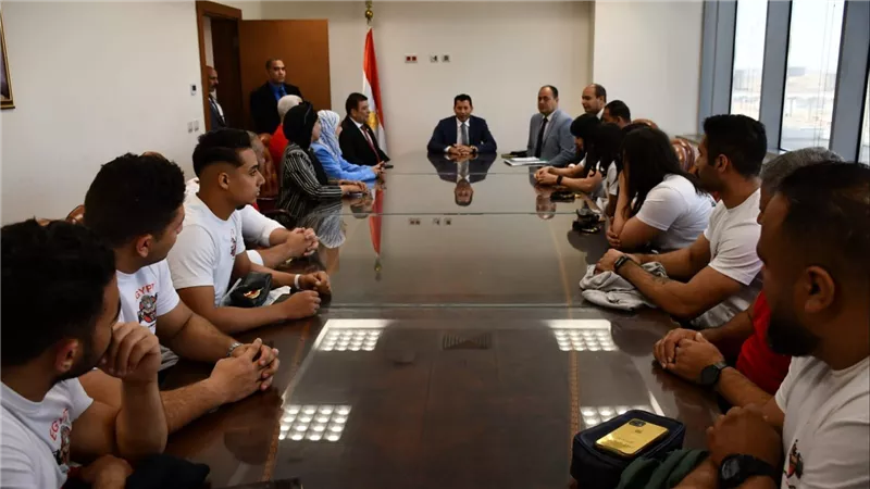 وزير الشباب والرياضة يُكرم لاعبي منتخب مصر بعد التتويج بكأس العالم للقوة البدنية في شرم الشيخ