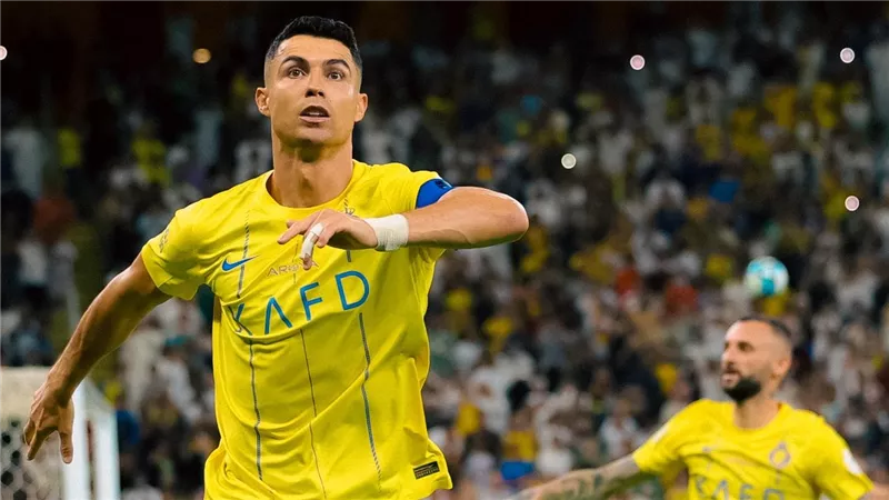 يتفوق على حمد الله.. رونالدو لاعب شهر مارس بالدوري السعودي