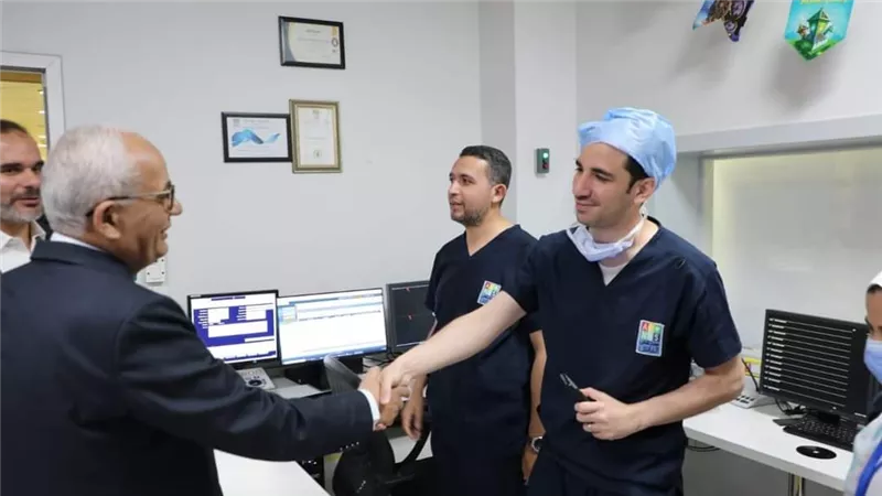 وزير التربية والتعليم يزور مستشفى الناس بشبرا الخيمة ويتفقد أقسام المستشفى المختلفة