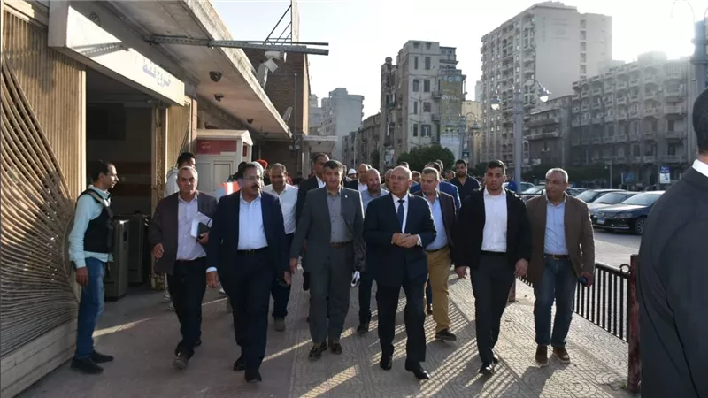 وزير النقل يتفقد مشروع  المرحلة الأولى من مترو الإسكندرية من محطة سكة حديد أبو قير وحتى محطة مصر 