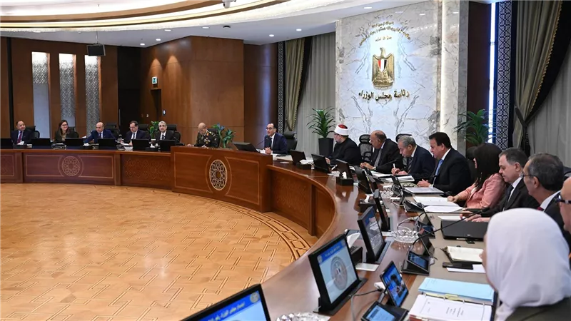 رئيس الوزراء يتقدم بالتهنئة نيابة عن أعضاء الحكومة للرئيس عبد الفتاح السيسي بمناسبة أداء اليمين الدستورية لفترة رئاسية جديدة