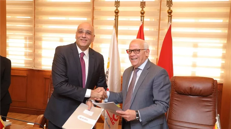 باسل رحمي يجتمع مع اللواء عادل الغضبان لمناقشة تنفيذ خطة متكاملة للنهوض بالمشروعات الصناعية ببورسعيد 