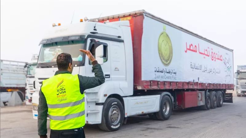 وصول قافلة المساعدات الإنسانية من صندوق تحيا مصر إلى الجانب الفلسطيني لإغاثة أهل غزة قبل عيد الفطر المبارك