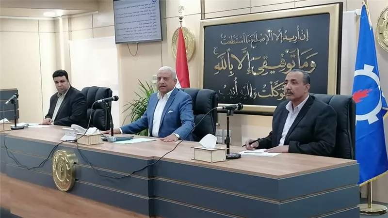 محافظ السويس يؤكد علي القيادات التنفيذية برفع درجة الإستعداد لإستقبال عيد الفطر المبارك