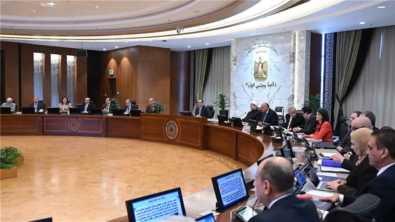 رئيس الوزراء يُهنئ الرئيس السيسي والحكومة والشعب المصري العظيم بمُناسبة حلول عيد الفطر المُبارك