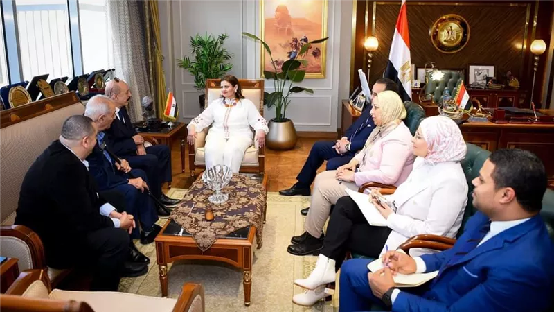 وزيرة الهجرة تستقبل عددا من أعضاء الجالية المصرية في نيويورك