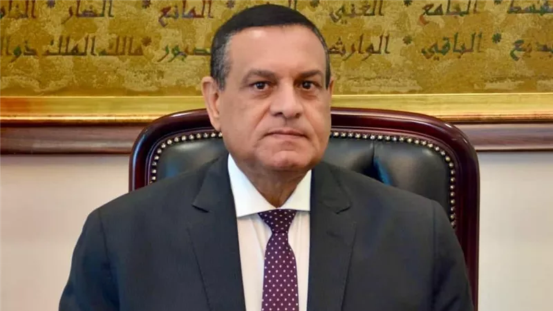 وزير التنمية المحلية يتلقي تقريراً حول جهود المحافظات في عدد من الملفات خلال أجازة العيد