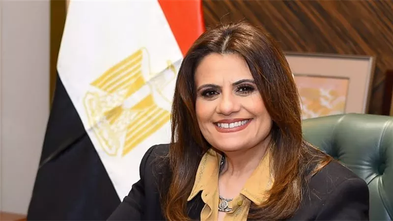 وزيرة الهجرة تتلقي استفسارات من الجاليات المصرية بشأن إغلاق دول الجوار لمجالاتها الجوية