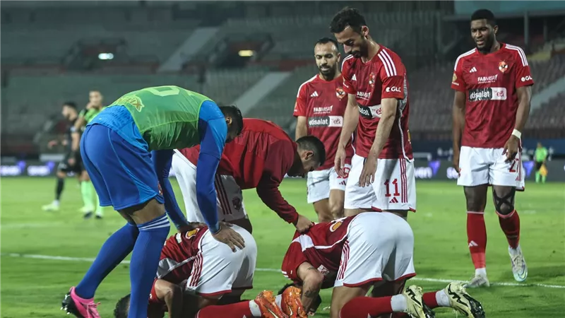 عاجل.. مروان عطية وبيرسي تاو خارج قائمة الأهلي لمواجهة الزمالك في الدوري