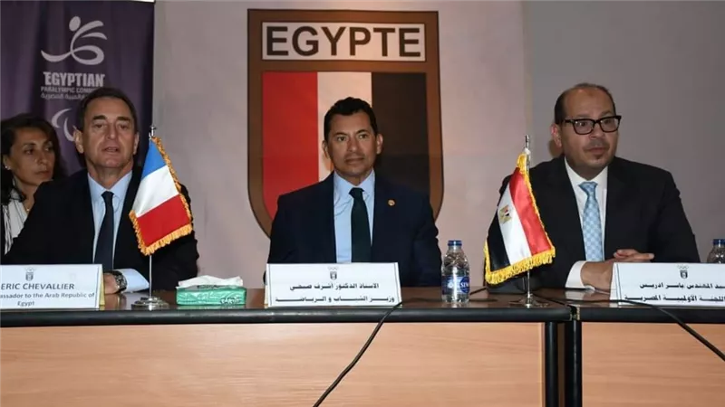 وزير الرياضة والسفير الفرنسي يشهدان مؤتمر صحفي بحضور رئيسا اللجنة الأوليمبية والبارالمبية
