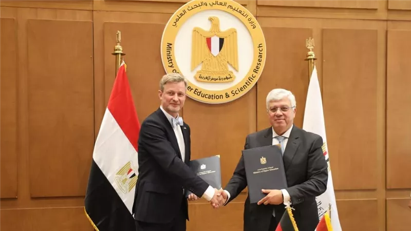 وزير التعليم العالي يستقبل وزير الدولة للعلوم والسياحة والثقافة الألمانية لبحث التعاون المشترك 