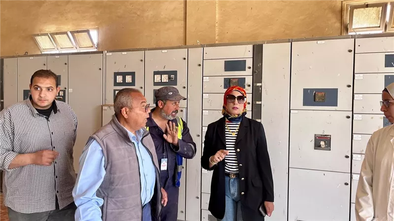 رئيس مدينة السويس الجديدة  تتفقد محطة معالجة المخلفات الصناعية بعتاقة
