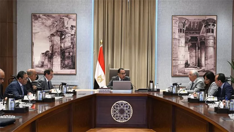 رئيس الوزراء يستعرض تقريرًا حول نشاط صناديق الاستثمار في الذهب