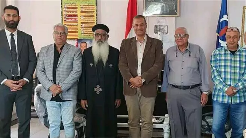 وفد كنيسة العذراء مريم بالسويس يهنيء رؤساء احياء المحافظة بعيد الفطر 