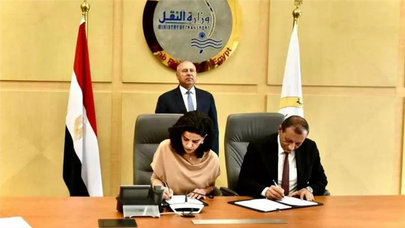 وزير النقل يشهد توقيع مذكرة تفاهم بين ميناء برنيس و إحدى شركات الكويتية