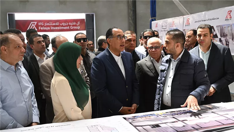 رئيس الوزراء يتفقد مصنع 