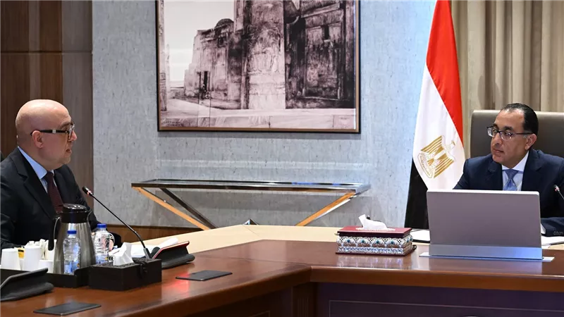 رئيس الوزراء يتابع موقف تقنين الأراضي المنقولة من جهات الولاية المختلفة للمدن الجديدة