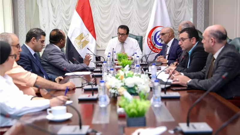 وزير الصحة يعقد اجتماعًا لمتابعة العمل بالمشروع القومي للرعايات والحضانات 