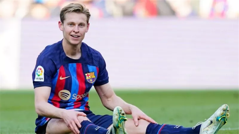 انتهاء موسمه.. برشلونة يكشف تفاصيل إصابة دي يونج