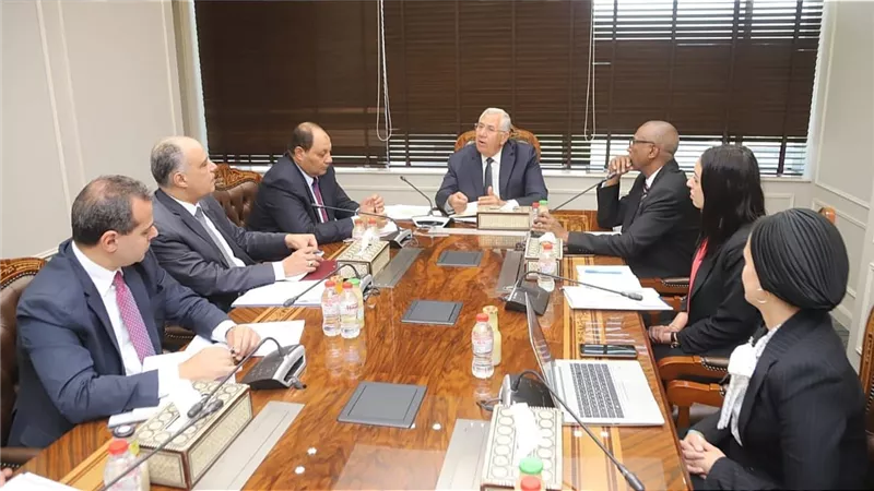 وزير الزراعة يبحث اطلاق المرحلة الاولى من مشروع التحول المستدام للمرونة الزراعية 