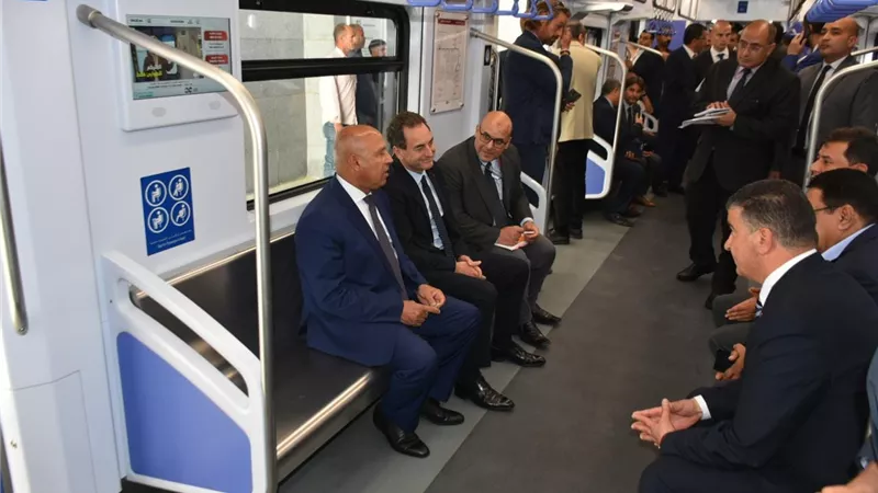 وزير النقل والسفير الفرنسي يستقلان القطار الكهربائي الخفيف LRT والخط الثالث للمترو لمتابعة مستويات الخدمة المقدمة للركاب