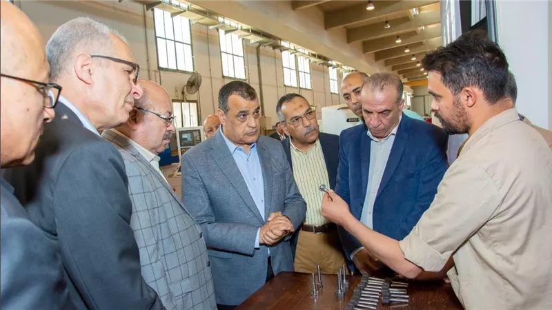 وزير الدولة للإنتاج الحربي في زيارة مفاجئة لشركة 