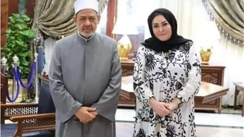 ظهرت مع شيخ الأزهر.. حقيقة إعتزال نهال عنبر للفن