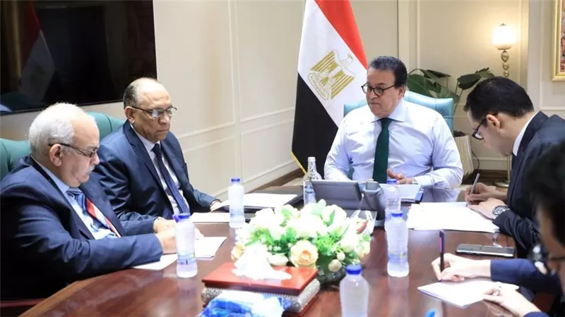 وزير الصحة يعقد اجتماعاً  لمتابعة آخر مستجدات المشروع القومي لتنمية الأسرة المصرية