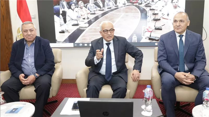 وزير التربية والتعليم يستقبل الطلاب المشاركين فى المسابقة العالمية 