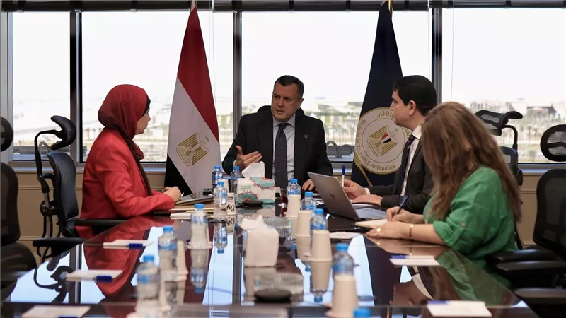 وزير السياحة والآثار يعقد الاجتماع الدوري لمتابعة تطورات تحسين جانب العرض بالمقصد السياحي المصري